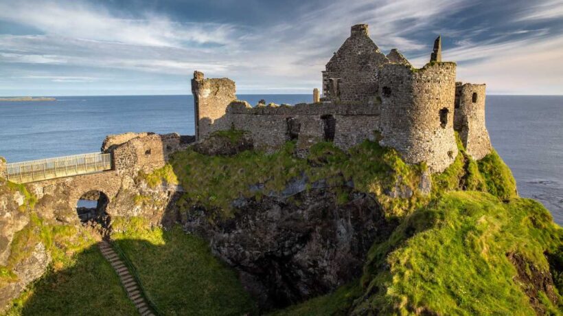 L’Irlanda del Nord non è soltanto Belfast. C’è una strada che porta all’incanto