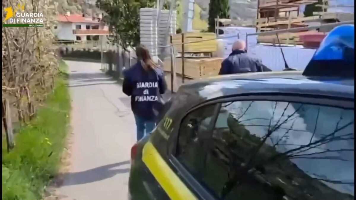 Alto Adige, scoperta maxi evasione contributiva nell’edilizia e 64 lavoratori in nero