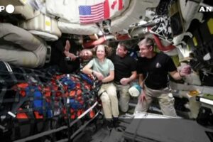Artemis II: «Scudo termico e paracadute ci faranno ammarare dolcemente»