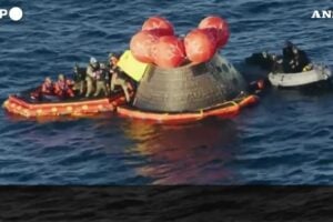 Artemis II, ammaraggio riuscito: Orion rientra dopo il sorvolo della Luna
