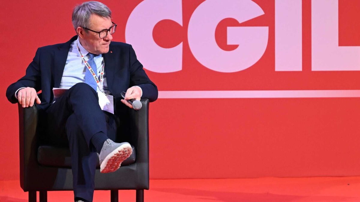 L’ultima sbandata di Landini sull’auto: «Solo la Cina può salvare l’Italia»