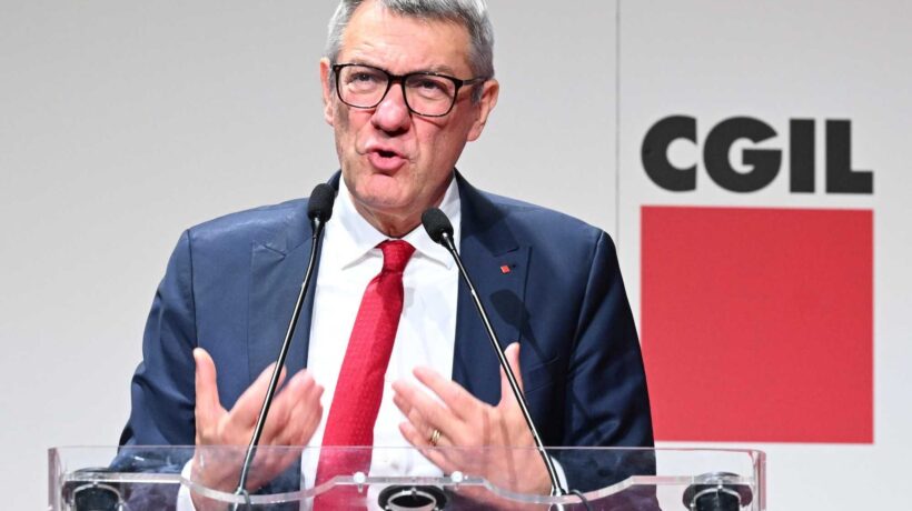 La Cgil firma il contratto della scuola e dà uno schiaffo al politico Landini