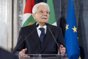 Quante inesattezze del Colle su guerra e leggi internazionali. Ma guai a criticarlo