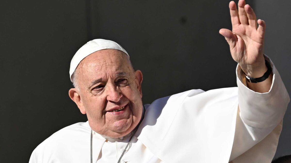 Gli «atei» celebrano il «loro» Papa. Francesco, il santo dei progressisti
