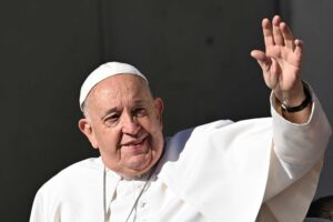 Gli «atei» celebrano il «loro» Papa. Francesco, il santo dei progressisti