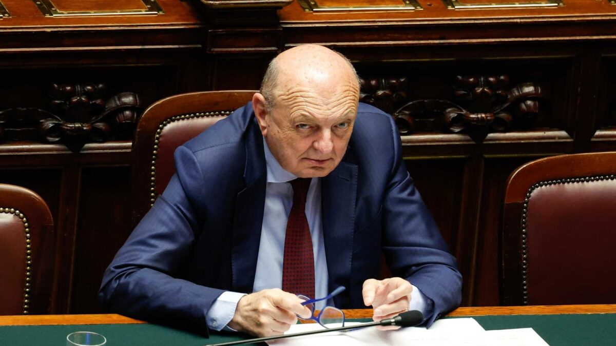 Il governo prende tempo: domani sarà in Aula