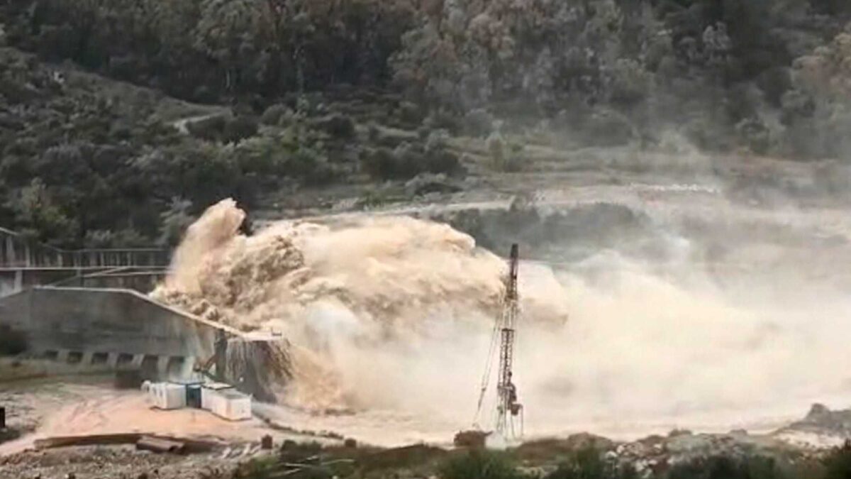 Al Centro-Sud sversano in mare l’acqua raccolta negli invasi