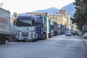 Merci ferme nei porti della Sicilia. Scatta l’allarme farmaci per l’estate