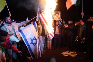Le minacce, poi la tregua. Ma fra Usa e Iran la pace è appesa a un filo