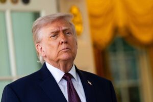 Trump randella ancora la Meloni. Tregua col Papa: «Nulla contro di lui»