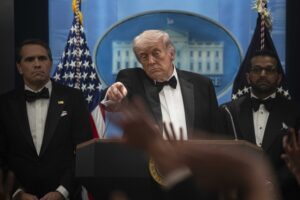 Di chi è la colpa se sparano a Trump? Ovvio, di Trump