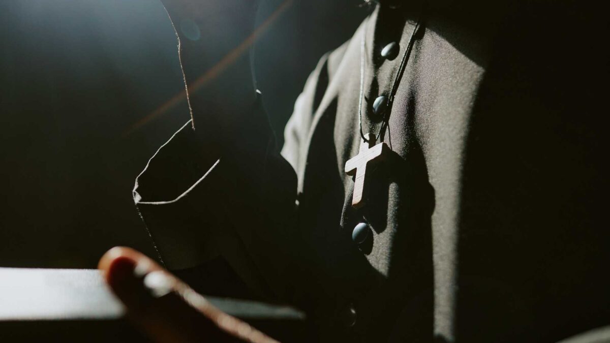 Sacerdoti pestati dai maranza