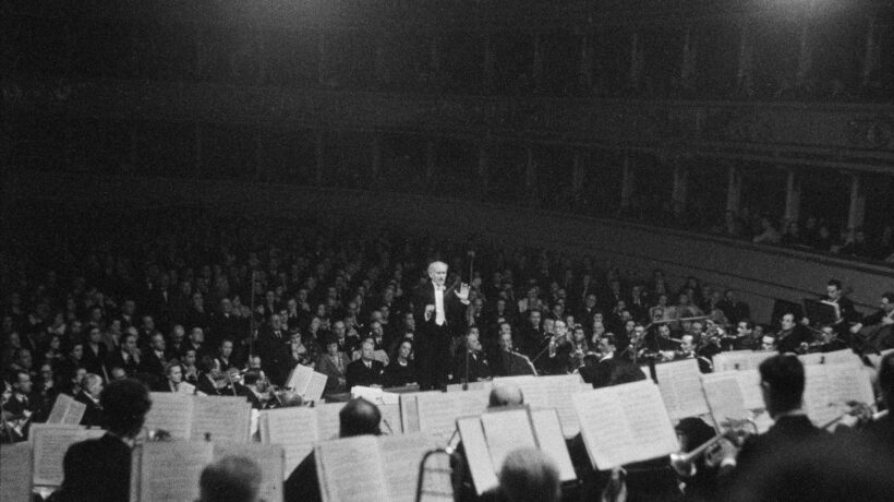 Arturo Toscanini dirige l'inaugurazione della Scala ricostruita l'11 maggio 1946 (Archivio teatro alla Scala)