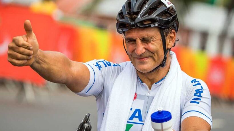 «Aver perduto le gambe non è una tragedia, anzi… trovo sempre parcheggio»