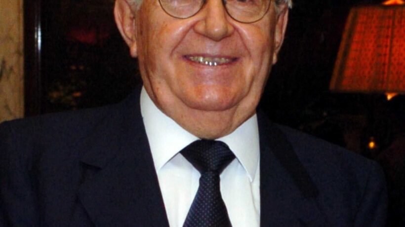 L'onorevole Giuseppe Zamberletti (Imagoeconomica)