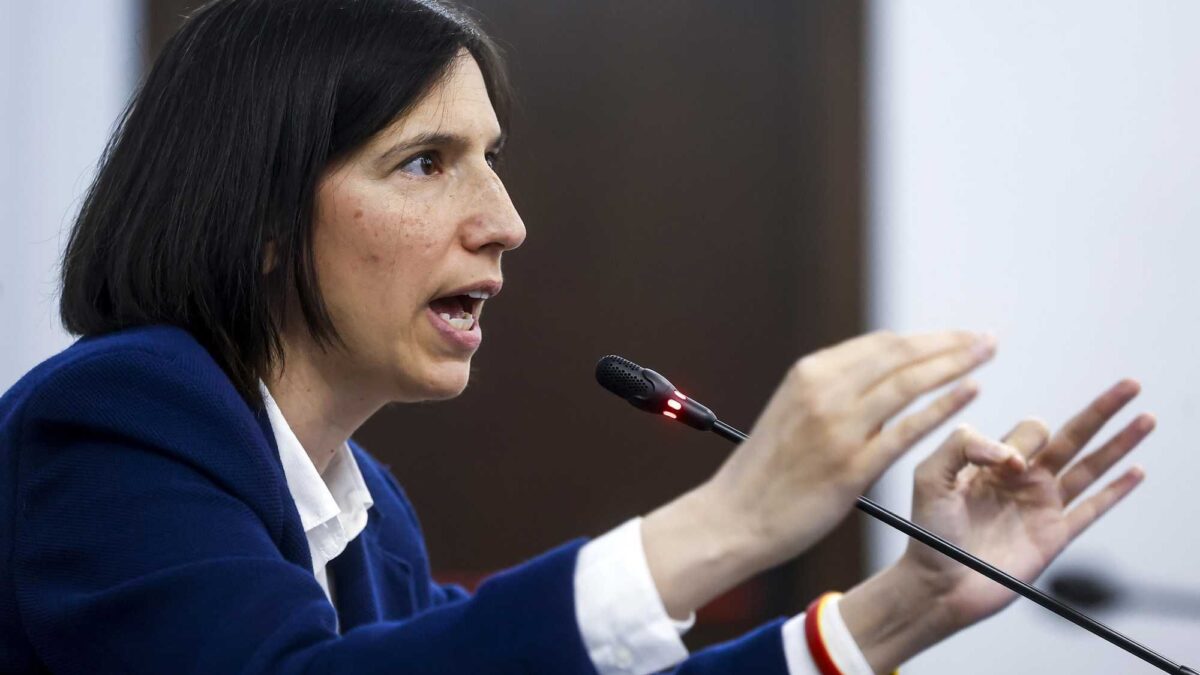 Attentato Modena, per la Schlein la colpa è della destra. E vuole assumere 12.000 psicologi