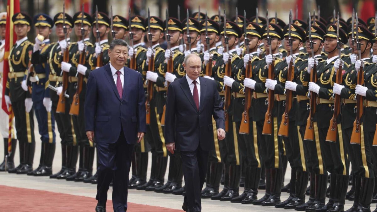 Dopo Trump, Xi riceve Putin. Prove di de-escalation fra tre leader indeboliti