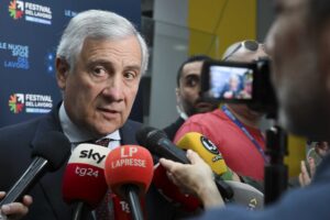 Tajani: «Più figli, meno immigrati»