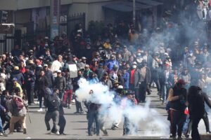 Bolivia sull’orlo della bancarotta. L’ex presidente Morales incendia le piazze contro Paz
