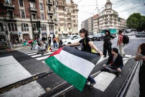 Bomba rossoverde sul ponte degli italiani