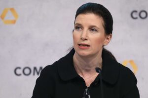 Commerz cede ma serve il premio