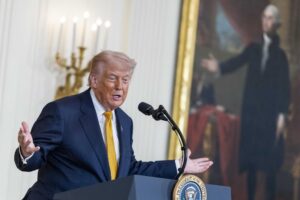 Altro razzo sugli italiani in Libano. L’Iran cincischia, Trump lo accerchia
