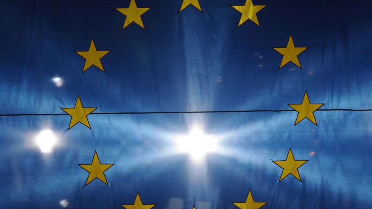 Ultimo harakiri a Bruxelles sull’auto: multe all’Europa e crediti ai cinesi