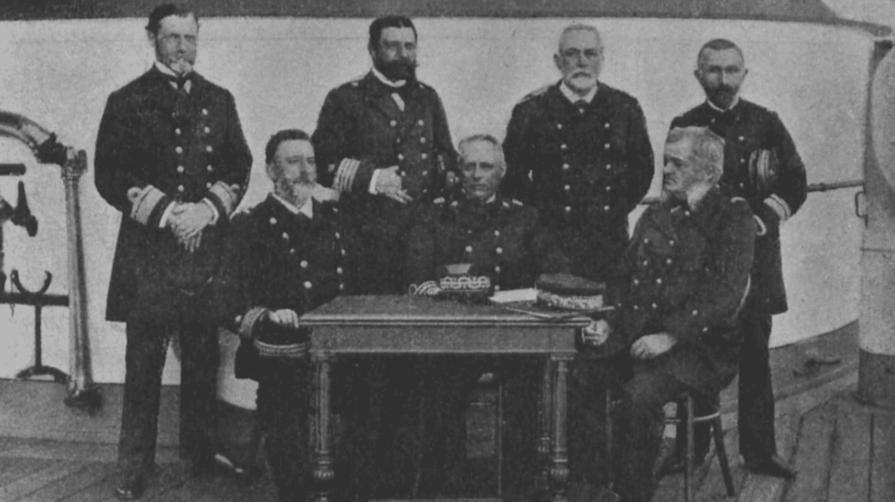 Gli ammiragli del contingente internazionale. Al centro, seduto, Felice Napoleone Canevaro comandante della squadra navale