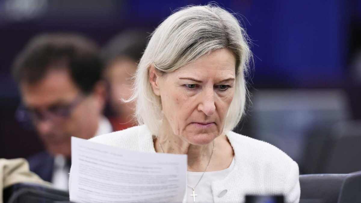 Stesse accuse di Le Pen, ma è del Ppe. E l’Eurocamera non leva l’immunità