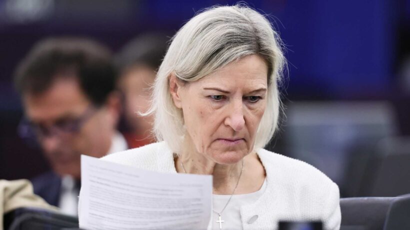 Stesse accuse di Le Pen, ma è del Ppe. E l’Eurocamera non leva l’immunità