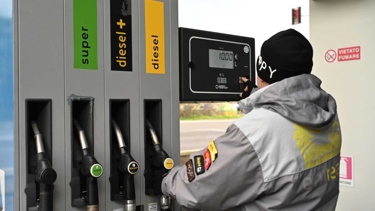 Riviste le accise sui carburanti: il prezzo della benzina sale a 1,9 euro