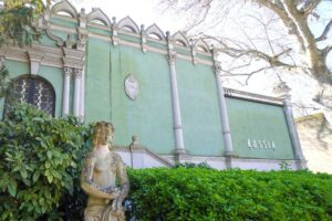 Russi da censurare, regimi benvenuti: alla Biennale va in mostra l’ipocrisia
