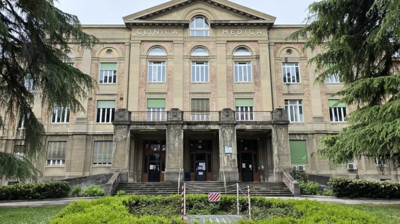 Il vecchio ingresso della Clinica Medica dell'Ospedale Sant'Orsola di Bologna (iStock)