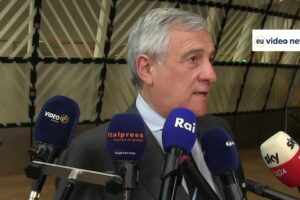 Hormuz, Tajani: «Lavoriamo per un dialogo pacifico, siamo pronti ad inviare navi»