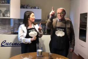 Cuciniamo insieme | Torta croccante di fragole e crema