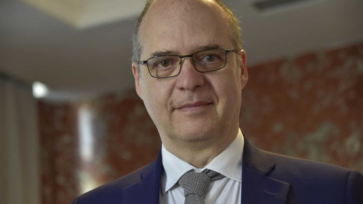 Sapevano dall’inizio ma l’hanno nascosto: «Il vaccino? Frena il Covid solo un po’…»