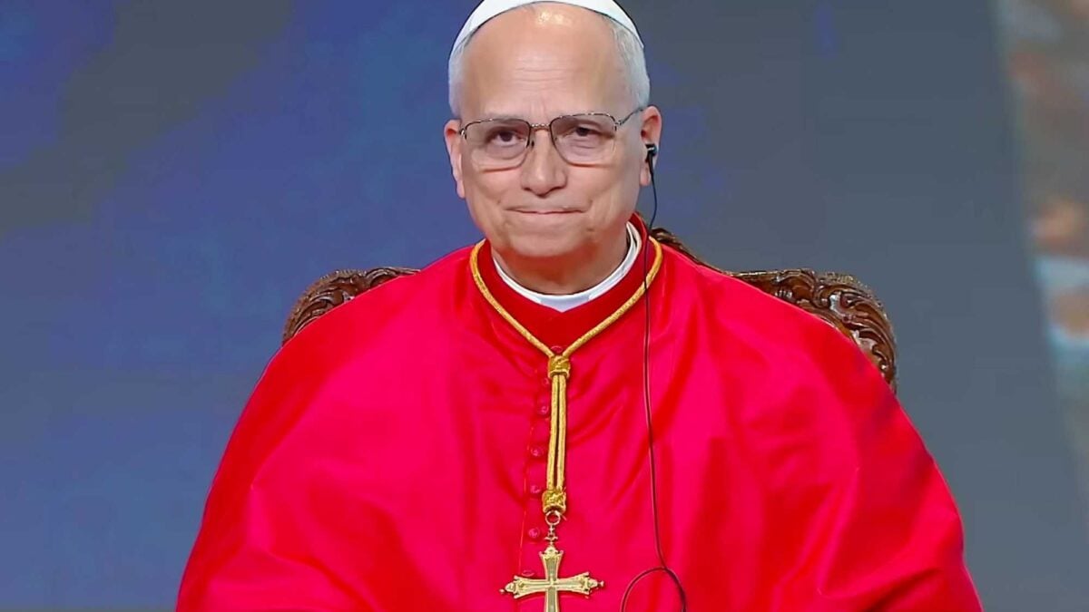 «Servizio clienti? Sono Prevost». E la banca attacca in faccia al Papa