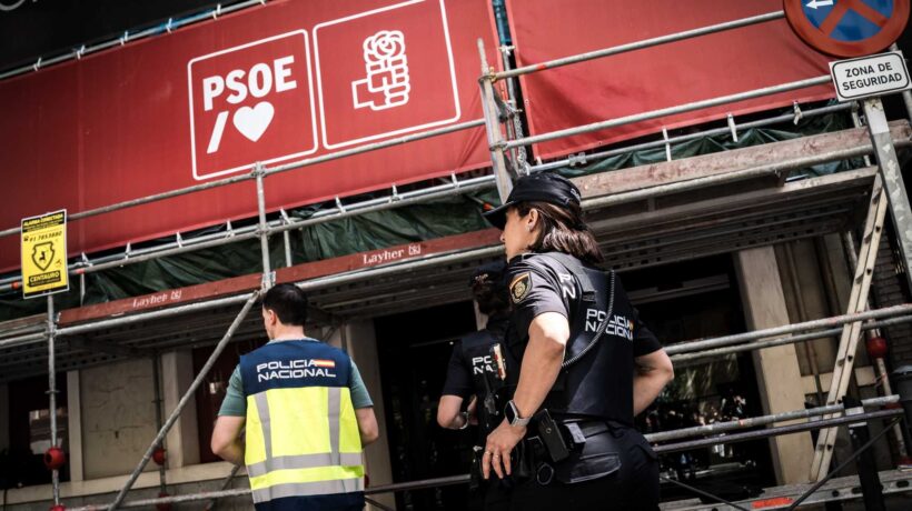 Spagna, perquisita la sede del Partito socialista. Ma Sánchez non schioda e si incolla alla poltrona
