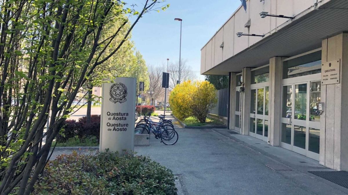 Si getta dal camion rubato e muore. Indagati gli agenti che lo inseguivano