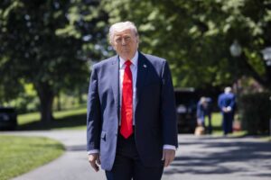 Trump: «Intesa entro settimana prossima». Parigi invia una nave