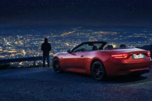 Maserati festeggia i 100 anni del Tridente con una costellazione di cento stelle