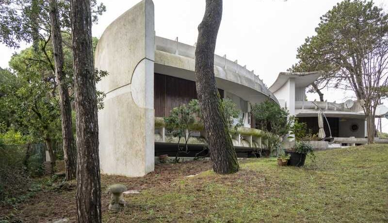 Villa Spezzotti a Lignano Pineta, progettata nel 1955 da Marcello d'Olivo (Beni culturali FVG)