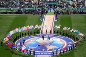 Proteste, gaffe al Var e record di rossi. L’Azteca alza il sipario sul Mondiale