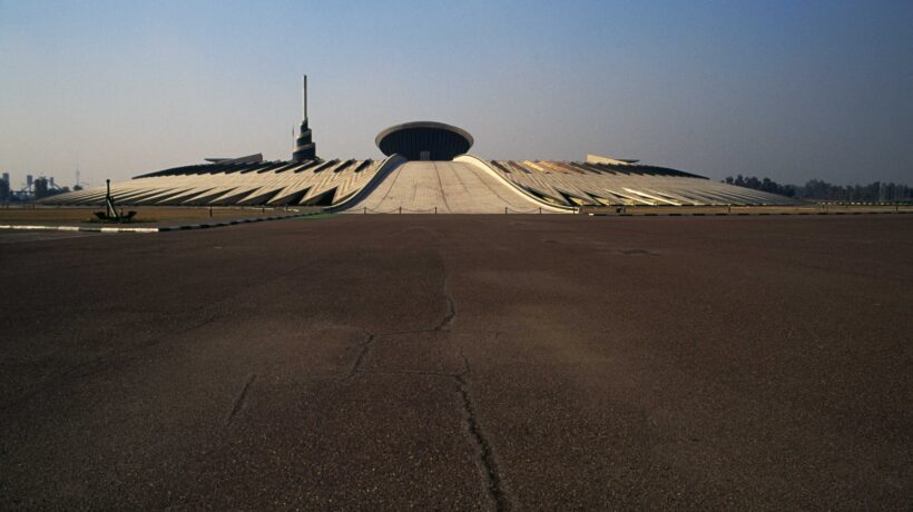 Baghdad, il monumento al Milite Ignoto commissionato dal governo di Saddam Hussein a Marcello d'Olivo (Getty Images)