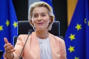 L’Europa finisce sotto un’auto