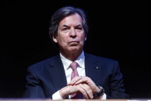 Intesa accelera sull’Opa a Mps, Delfin arretra