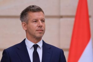 Kiev, Russia, Ue: Magyar parla come Orbán