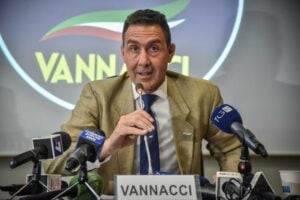 Sfida a distanza tra Vannacci e Marina Berlusconi