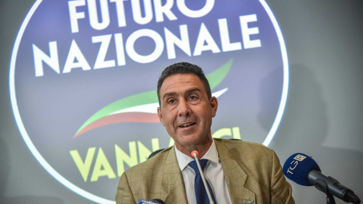 Il generale cade sugli insubordinati. Anche a Vannacci serve un’alleanza