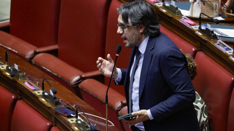 Il M5s passa agli insulti sessisti